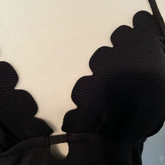 Scalloped Edge Bathing Suit, Black, Time and Tru size S (4-6) - Picture 9 of 16